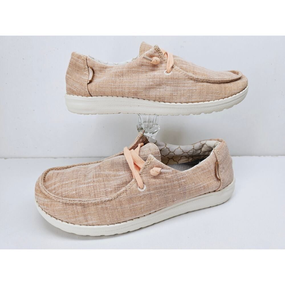 HeyDude Women 6 Comfy footwear